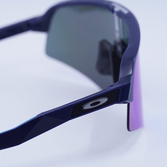 Oakley OO9465 0539 Sunglasses Navy Shield Frame, Prizm Sapphire Lenses - Picture 6 of 9